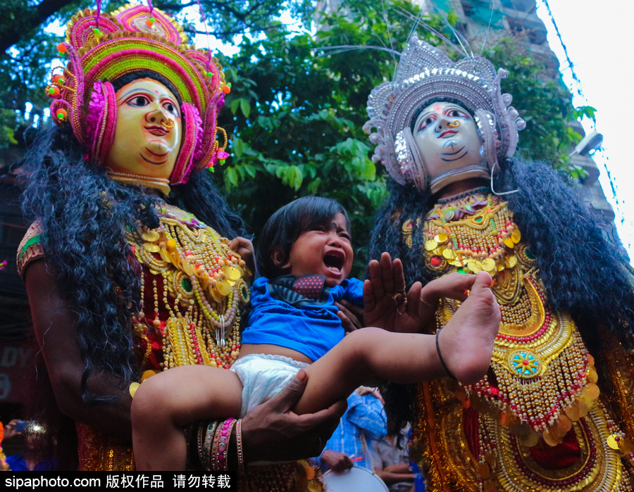 造型夸張形態各異！印度人民走上街頭慶祝扎格納特乘車節