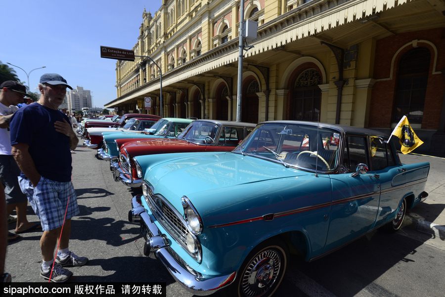 愛車人士大飽眼福！超百輛古董汽車在巴西圣保羅集會(huì)展出
