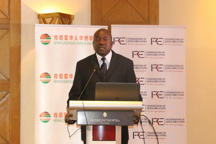 王學(xué)政參贊出席法律知識(shí)講座 鼓勵(lì)在肯華人華僑依法運(yùn)營合法工作