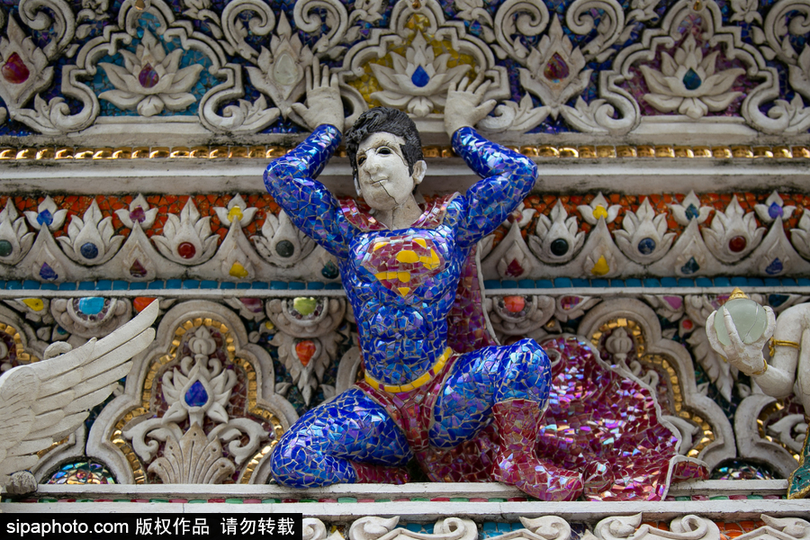泰國曼谷一廟宇驚現超人、皮卡丘等動漫雕像 跨界裝飾創意無窮！