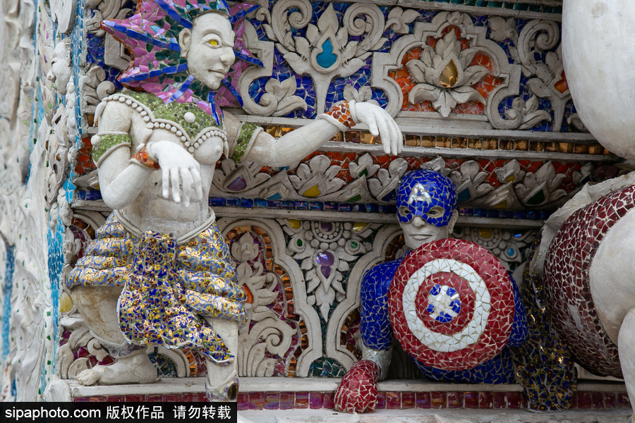 泰國曼谷一廟宇驚現超人、皮卡丘等動漫雕像 跨界裝飾創意無窮！