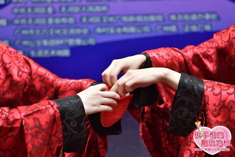 廣州地標“小蠻腰”“七夕”見證浪漫