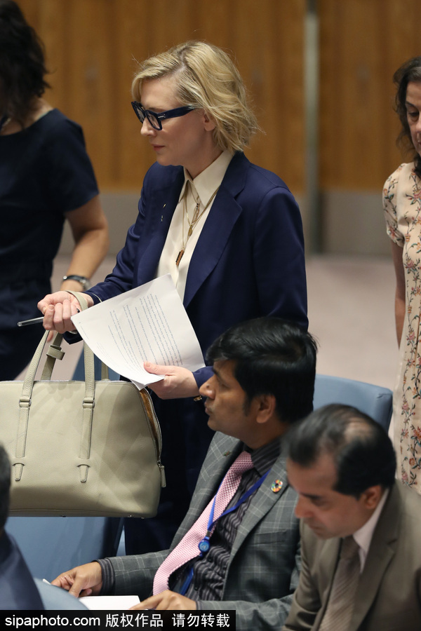 大魔王氣場(chǎng)超強(qiáng)！好萊塢女星凱特·布蘭切特現(xiàn)身聯(lián)合國(guó)會(huì)議