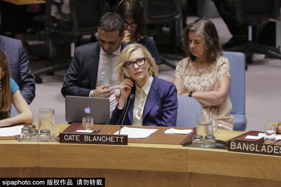 大魔王氣場(chǎng)超強(qiáng)！好萊塢女星凱特·布蘭切特現(xiàn)身聯(lián)合國(guó)會(huì)議
