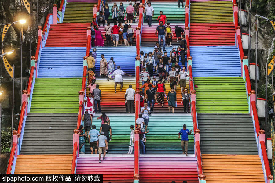 又一“網紅”拍照打卡處！馬來西亞吉隆坡彩虹樓梯成地標性景點