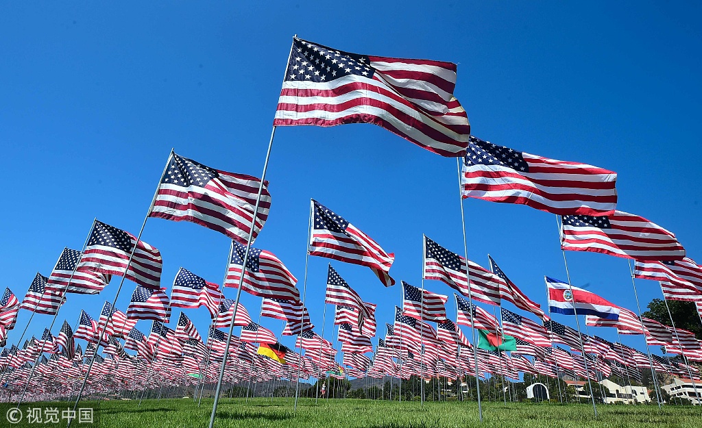 美國大學(xué)樹起2997面國旗 悼念“9·11”恐怖襲擊遇難者