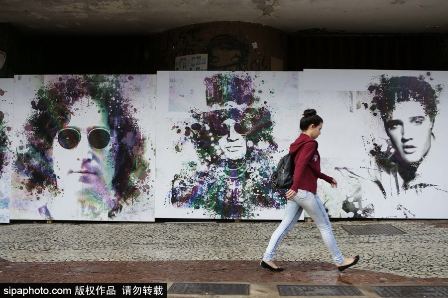 巴西：致敬偶像！圣保羅街頭出現搖滾明星巨幅畫像