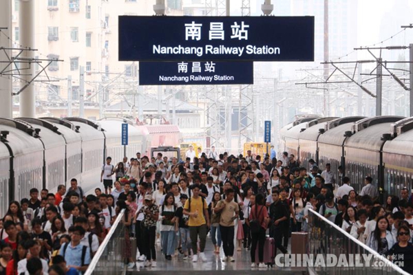 國慶假期鐵路旅客運輸拉開帷幕 預計發送旅客1.29億人次