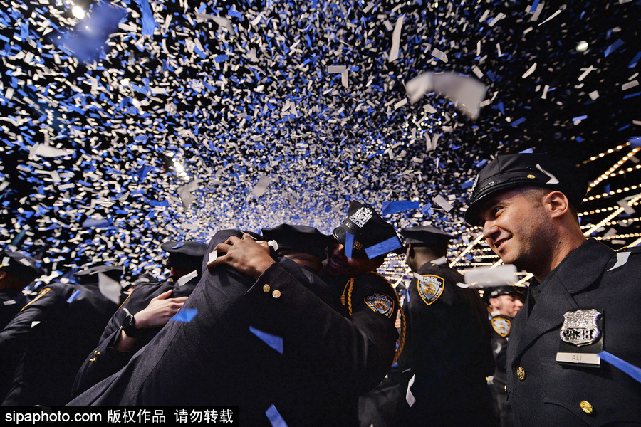 美國紐約：青春洋溢朝氣十足！紐約市警察學院畢業典禮盛大舉行