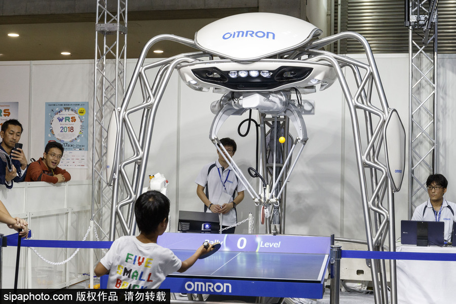 “阿童木”外形機器人吸引眼球！2018年世界機器人峰會在東京舉行