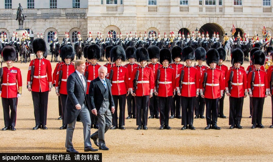 荷蘭國王攜王后對英國倫敦進(jìn)行國事訪問 英國女王出席歡迎儀式