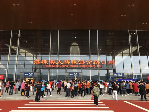 速看！港珠澳大橋通車?yán)玻? title=