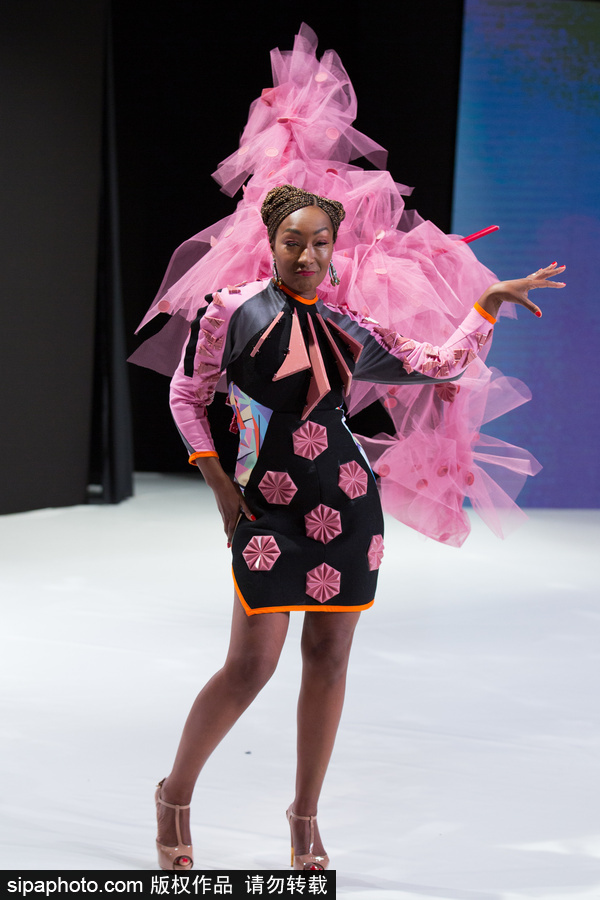 “美味”的裙子？法國巴黎上演另類巧克力時裝秀