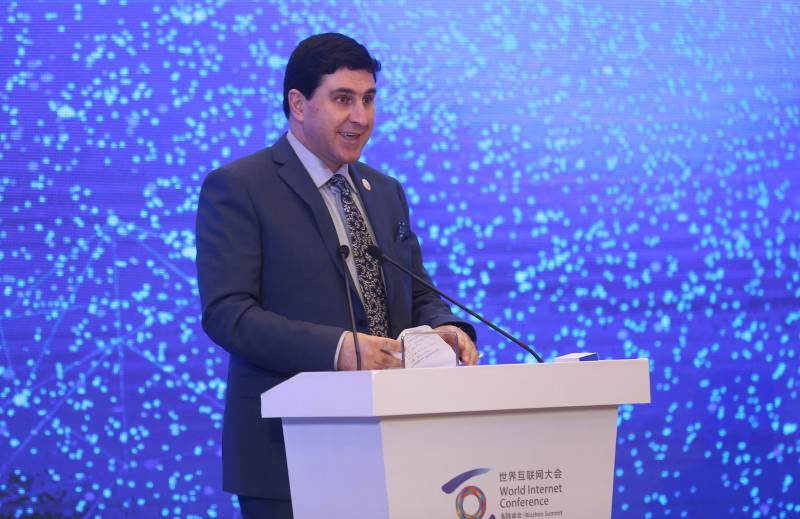 阿富汗伊斯蘭共和國(guó)電信和信息技術(shù)部部長(zhǎng)莎赫扎德·古爾·阿爾約比發(fā)言