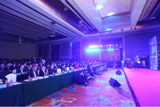 地產(chǎn)華表獎:樓艷青榮獲房地產(chǎn)領(lǐng)軍人物獎