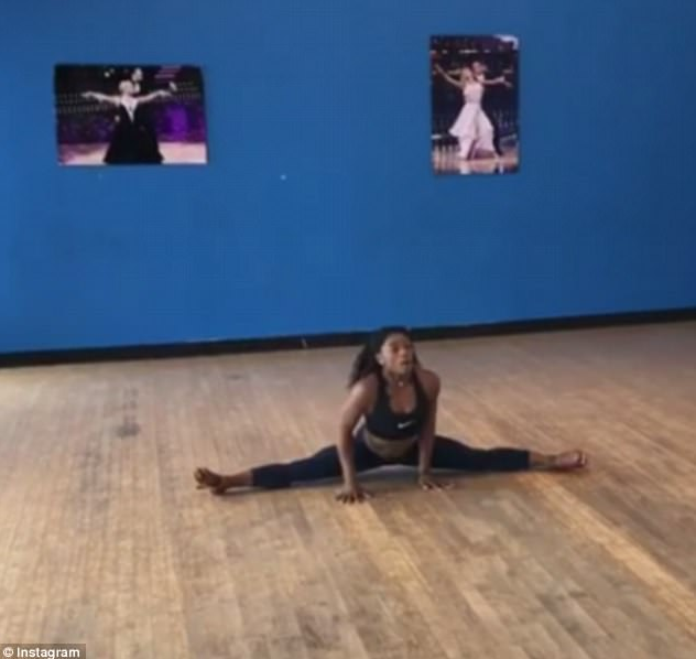 看著都疼！奧運冠軍“腳滑”劈叉痛到叫出來