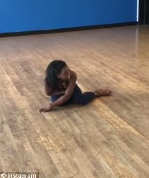 看著都疼！奧運冠軍“腳滑”劈叉痛到叫出來