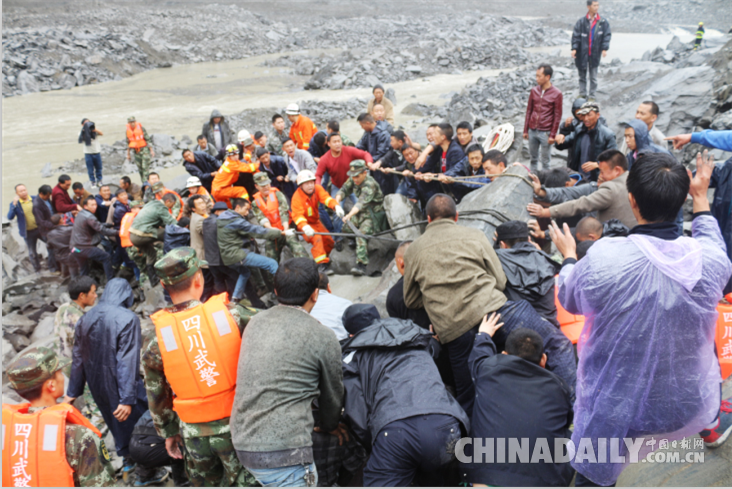 四川茂縣山體垮塌后續:軍民協作搶險救援