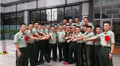 當兵前后對比照:軍旅生活如何改變了他們