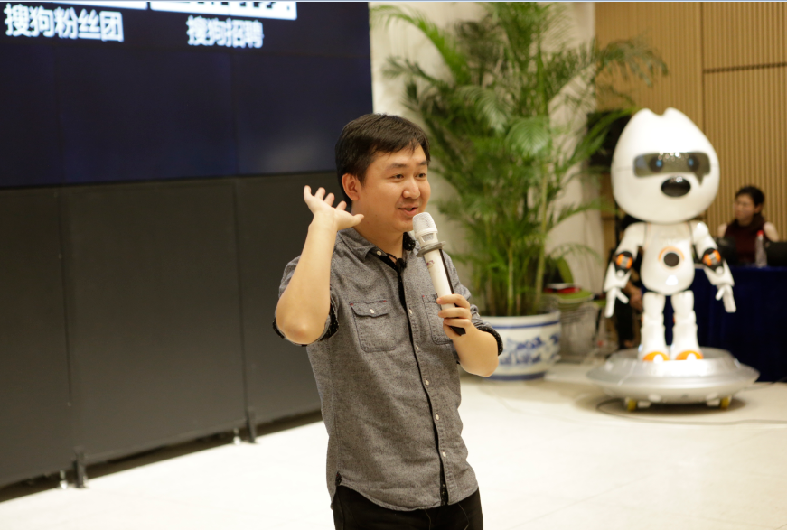 這家公司為了校招真是拼了:CEO現(xiàn)場freestyle滑板鞋,還請來機(jī)器