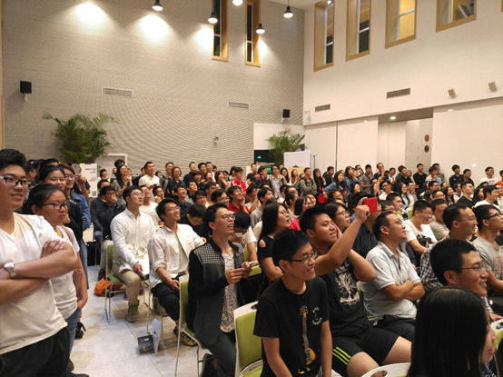 這家公司為了校招真是拼了:CEO現(xiàn)場freestyle滑板鞋,還請來機(jī)器