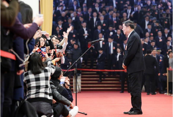 兩會圖集:在“部長通道”接受采訪的部長們