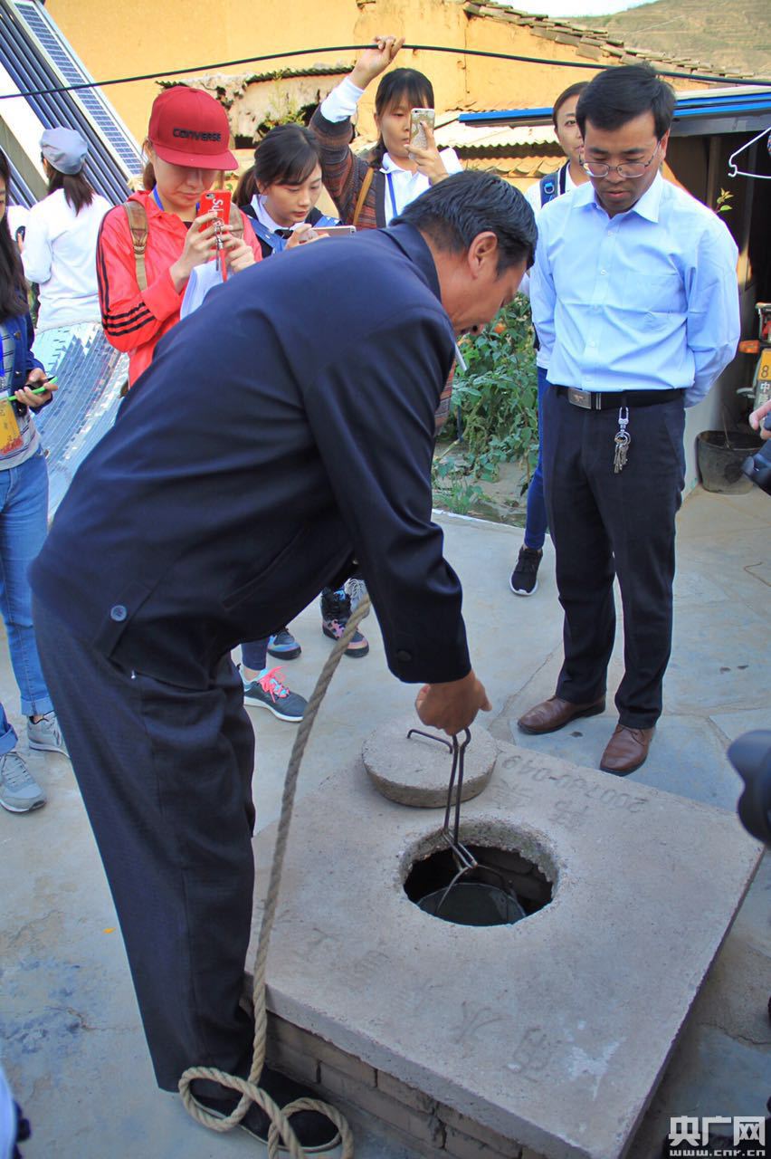 【網(wǎng)絡(luò)媒體“走轉(zhuǎn)改”】育產(chǎn)業(yè)、促脫貧：周灣村的精準(zhǔn)扶貧