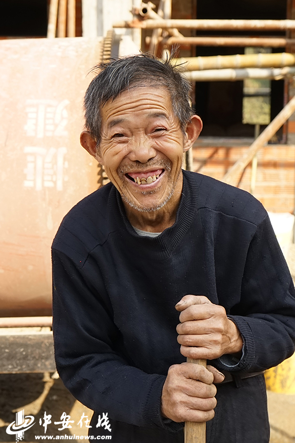 笑一笑 拍個照 俺們不再是貧困戶！——金寨縣迎河村的22張燦爛笑臉