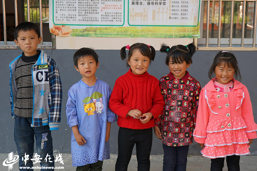 笑一笑 拍個照 俺們不再是貧困戶！——金寨縣迎河村的22張燦爛笑臉