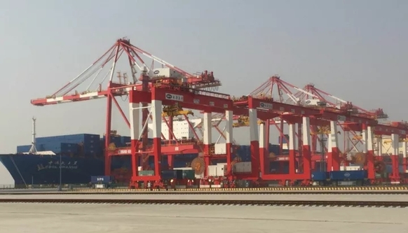 碼頭上空無一人 洋山四期自動化碼頭開港運行